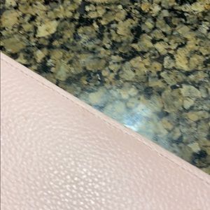 Meet your Posher, Leslie